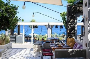 thumbnail: Outdoor dining