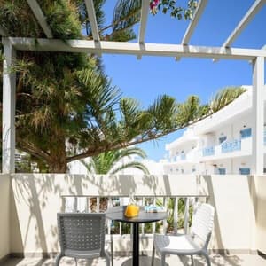 thumbnail: Outdoor dining