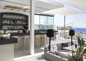 thumbnail: Bar (on property)