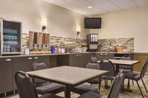 thumbnail: Breakfast area