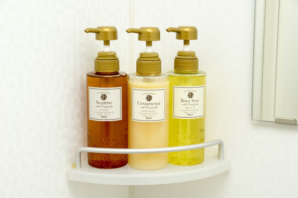 Bathroom amenities
