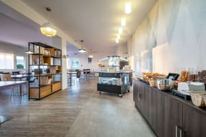 thumbnail: Breakfast area