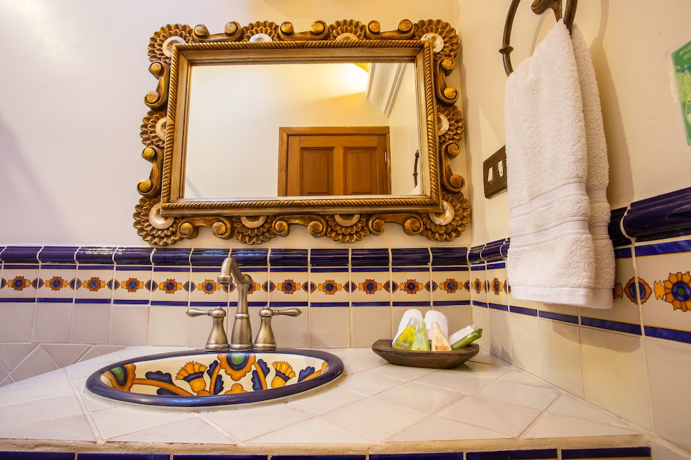 Bathroom sink