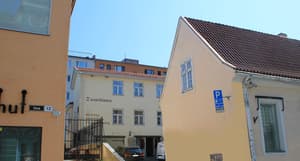 thumbnail: Front of property