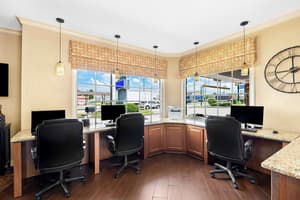 thumbnail: Business center