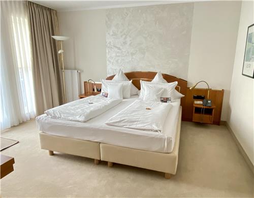 Guest Room,Bed,On-Site