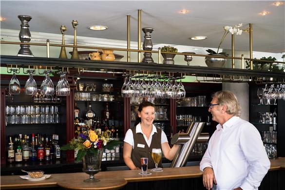 English/Irish Cuisine,Drink - Alcoholic,People,Bar/Lounge,Drink