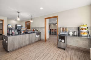 thumbnail: Breakfast area
