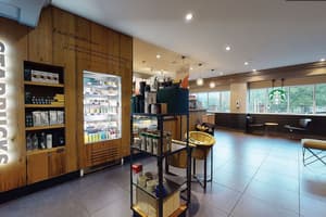 thumbnail: Bar (on property)