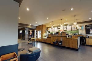 thumbnail: Bar (on property)