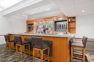 thumbnail: Bar (on property)