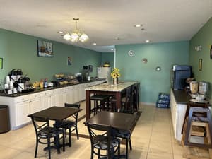 thumbnail: Breakfast area