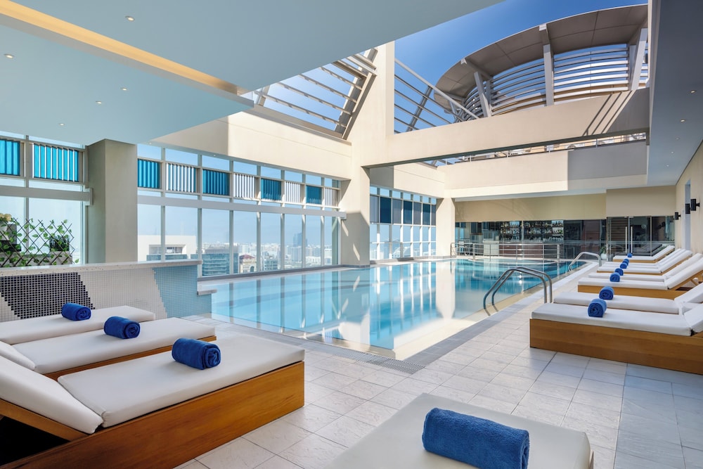 Indoor/outdoor pool