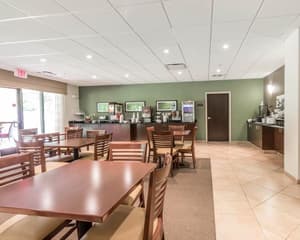 thumbnail: Breakfast area