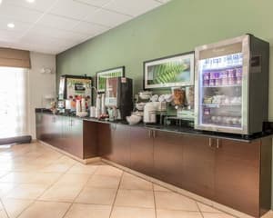 thumbnail: Breakfast area