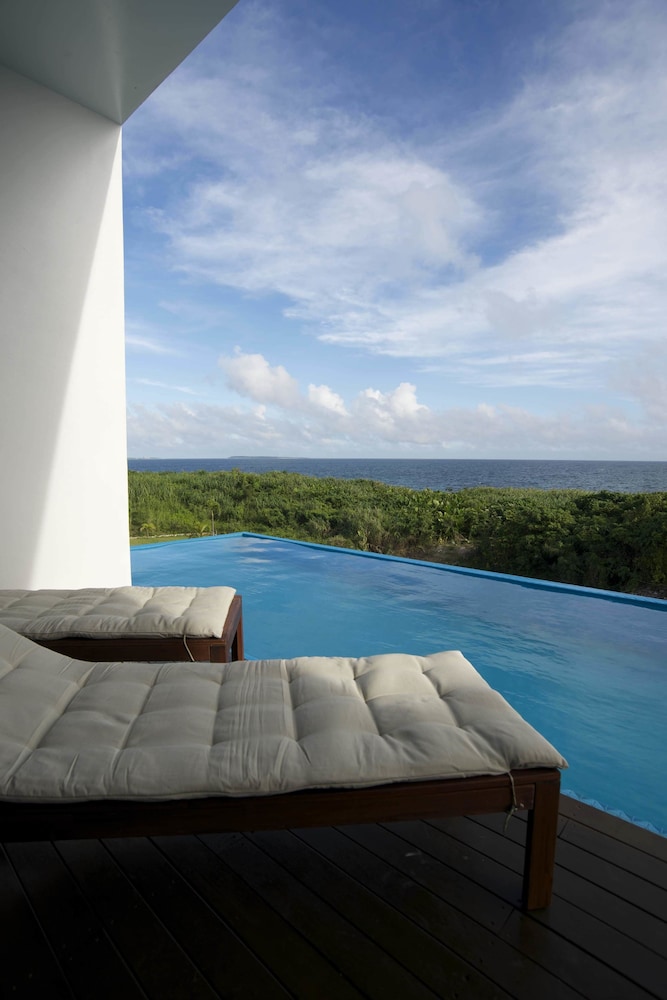 Beach/ocean view