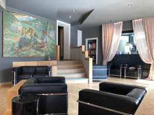 thumbnail: Lobby sitting area