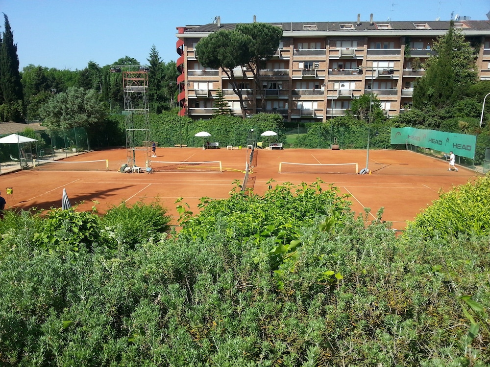 Tennis court