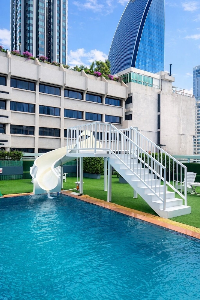 Rooftop pool