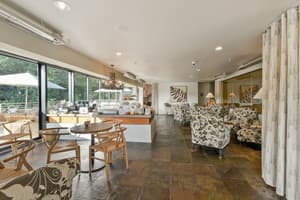 thumbnail: Breakfast area