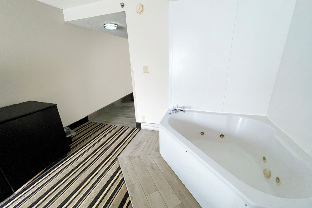 Jetted tub