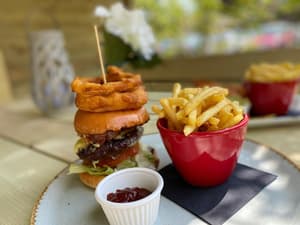 thumbnail: Outdoor dining