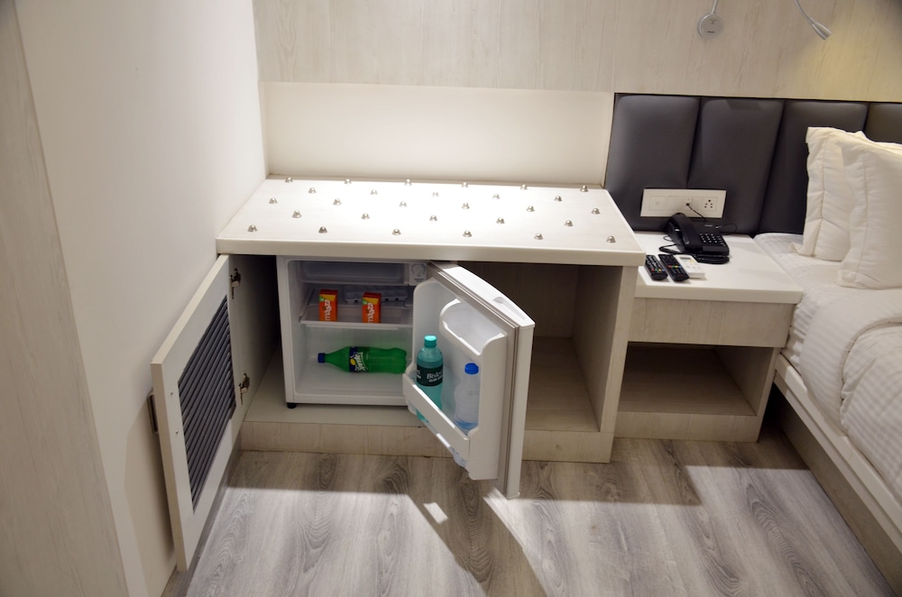 Mini-refrigerator