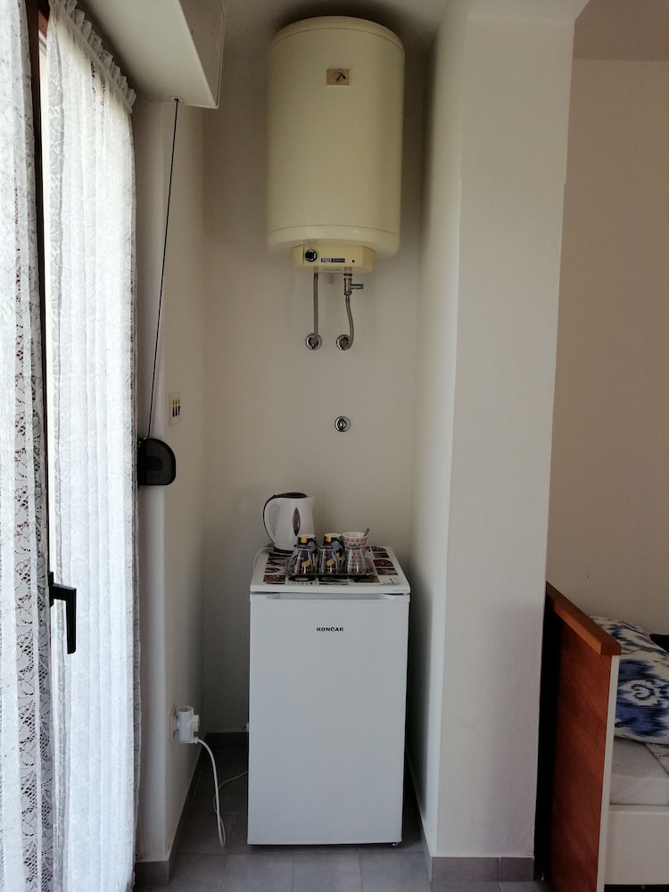 Mini-refrigerator