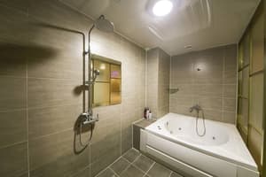 thumbnail: Bathroom shower