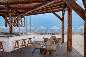 thumbnail: Bar (on property)