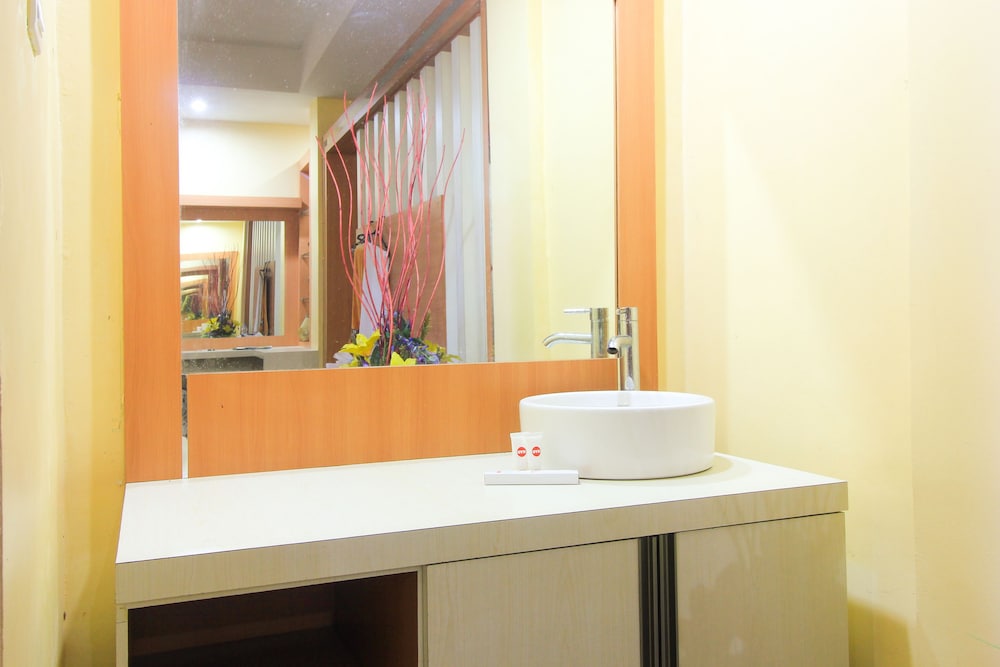 Bathroom sink
