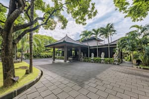 thumbnail: Property entrance