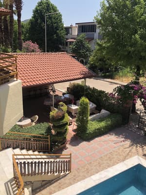 thumbnail: Front of property