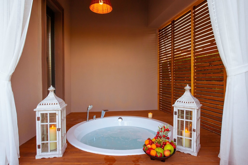 Jetted tub
