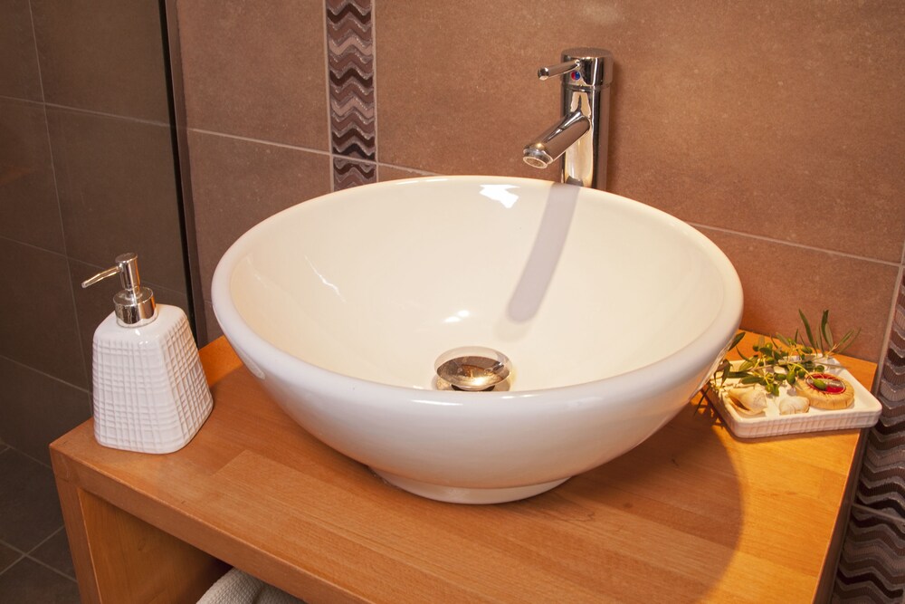 Bathroom sink
