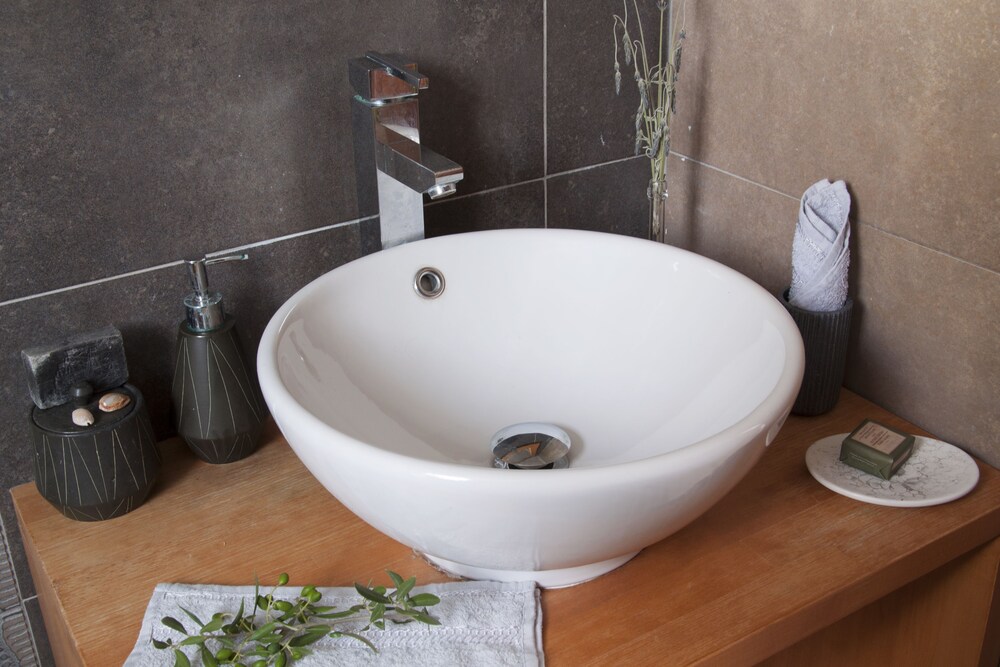 Bathroom sink
