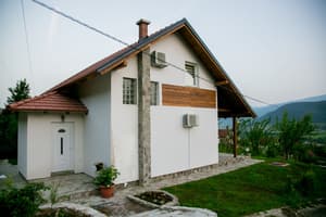 thumbnail: Property entrance