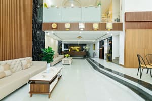 thumbnail: Lobby sitting area