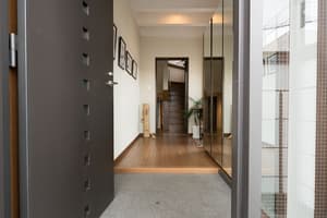 thumbnail: Interior entrance