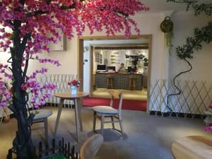 thumbnail: Restaurant-cafeteria