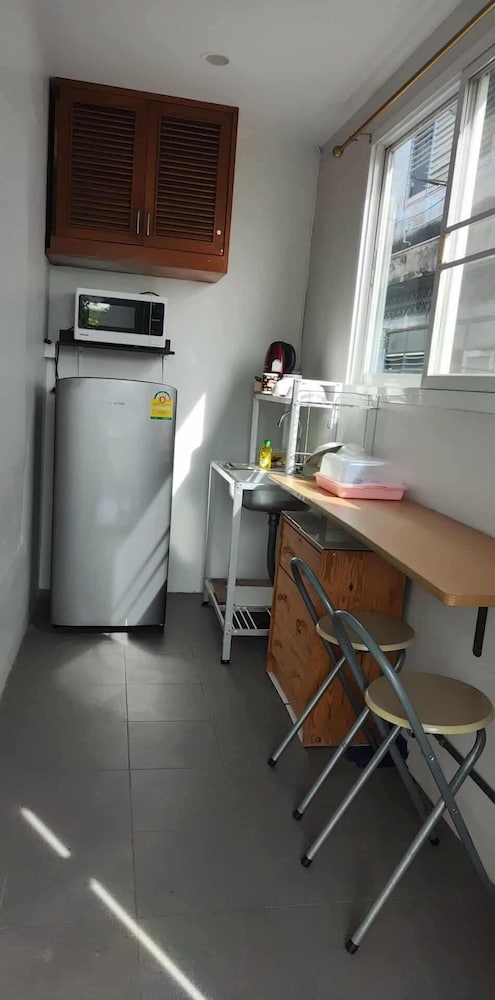 Mini-refrigerator