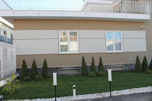 thumbnail: Front of property