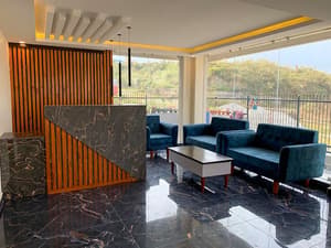thumbnail: Lobby sitting area