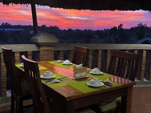 thumbnail: Restaurant