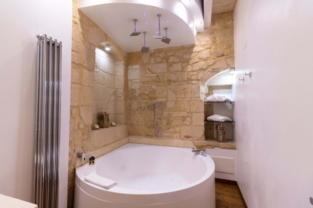 Private spa tub