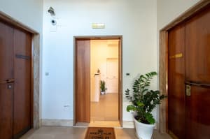 thumbnail: Interior entrance
