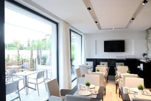 thumbnail: Restaurant