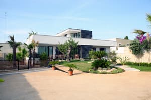 thumbnail: Front of property