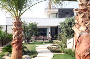 thumbnail: Front of property