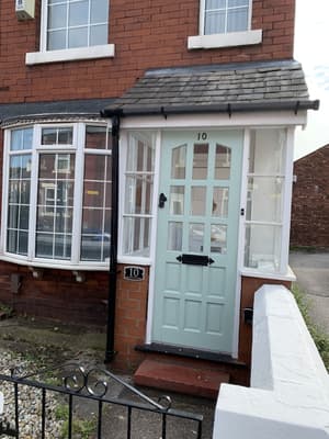 thumbnail: Front of property